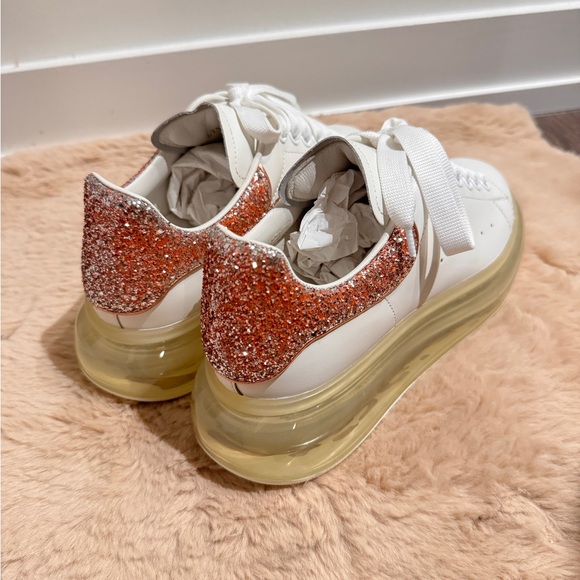 Alexander McQueen Oversized Sneaker. Size 39.5 - Picture 4 of 6